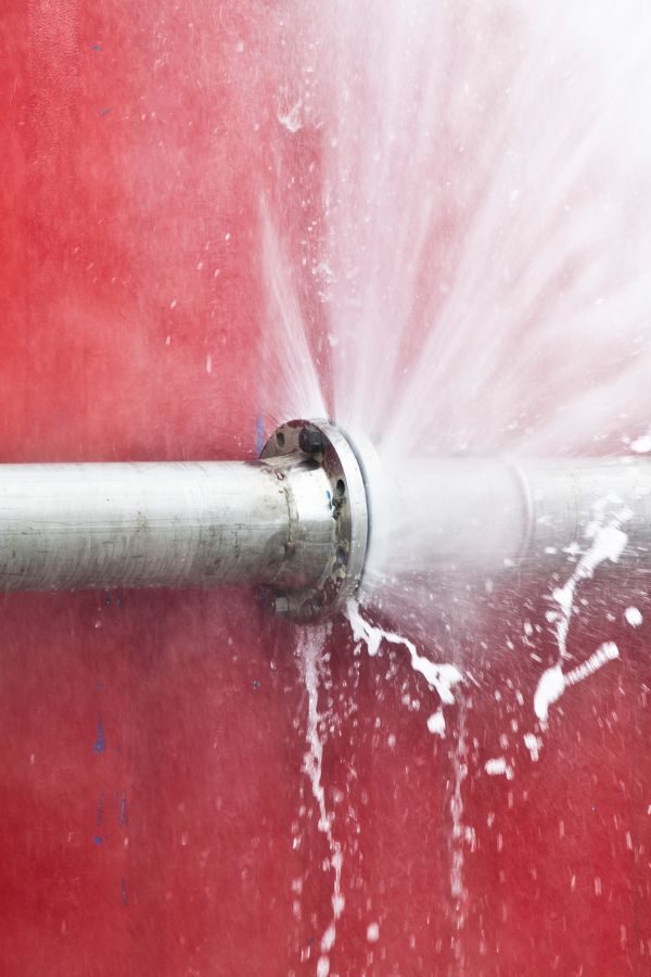 Rohrbruch in Düsseldorf - Klempner DUS - Blogbeitrag - Ursachen und Lösungen